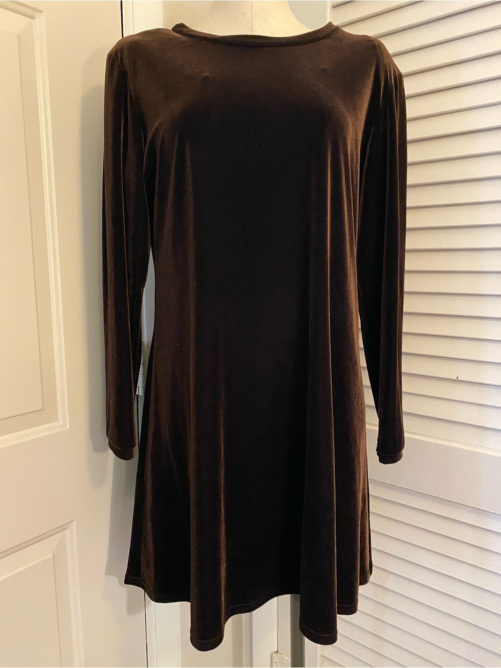 Vintage 80’s/90’s “K.C. Spencer” Brown Velvet Long-Sleeve Midi Dress- Size 10